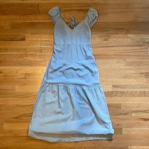 Old Navy women’s light denim maxi dress. Size extra small TALL.